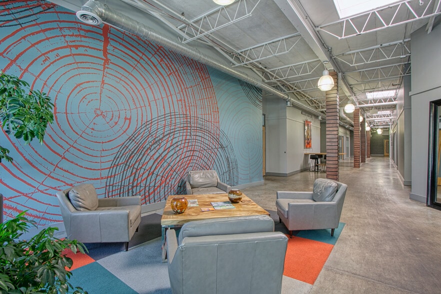 1440 Dutch Valley Pl NE, Atlanta, GA for lease - Interior Photo - Image 2 of 16