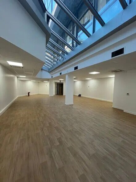 6 Boulevard Bineau, Levallois-Perret à louer - Photo du bâtiment - Image 3 de 7