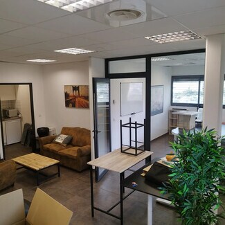 Plus de détails pour 424 Avenue De Lisbonne, La Seyne-sur-Mer - Bureau à vendre