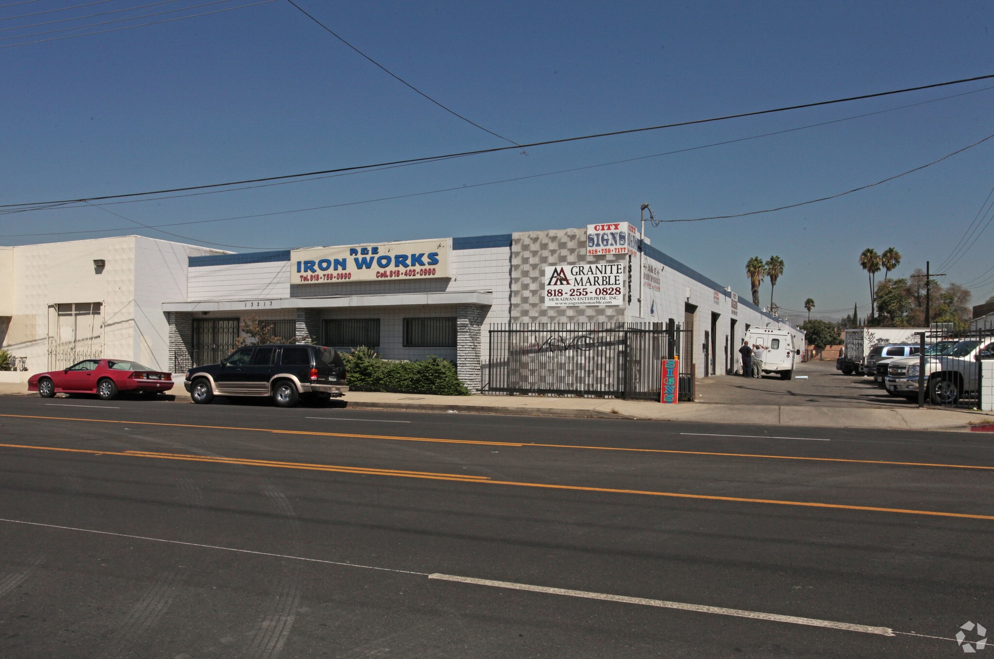 13213 Saticoy St, North Hollywood, CA à louer Photo principale- Image 1 de 6
