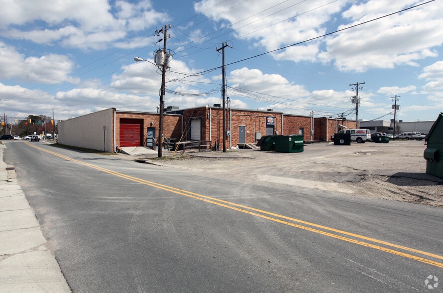 4202-4216 Oleander Dr, Wilmington, NC for lease - Building Photo - Image 2 of 3