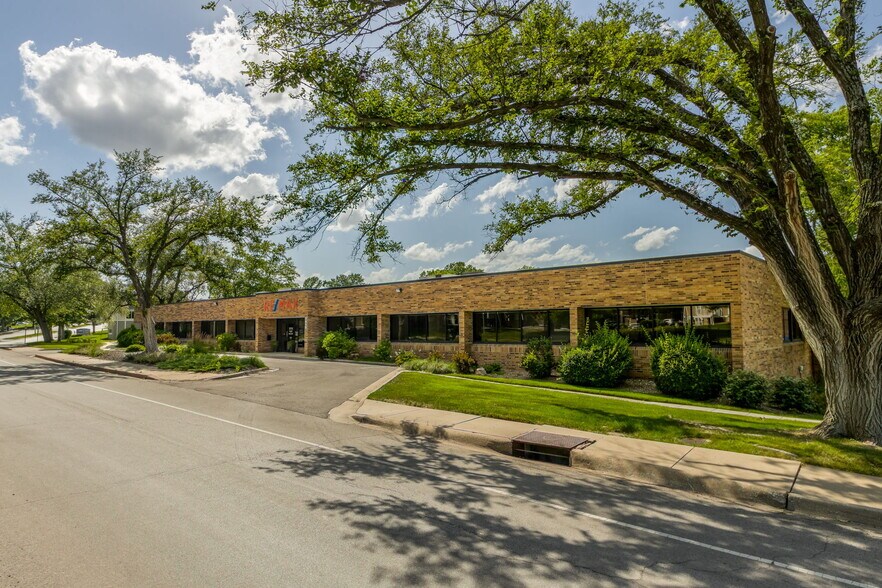 2850 NE Kendallwood Pky, Kansas City, MO à louer - Photo du bâtiment - Image 2 de 16