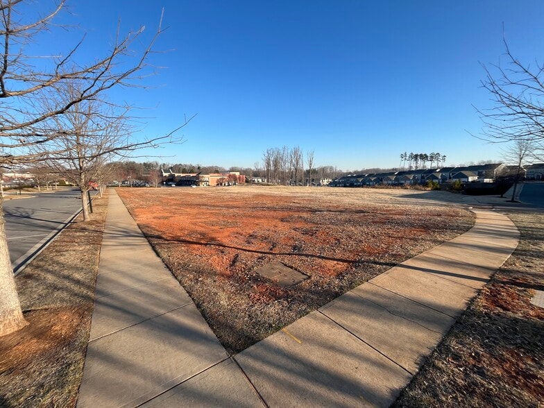 935 South Point Rd, Belmont, NC for lease - Building Photo - Image 2 of 7