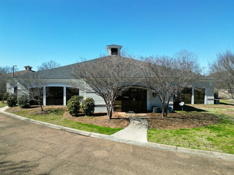 601 Crescent Blvd, Madison, MS à louer - Photo du bâtiment - Image 2 de 23