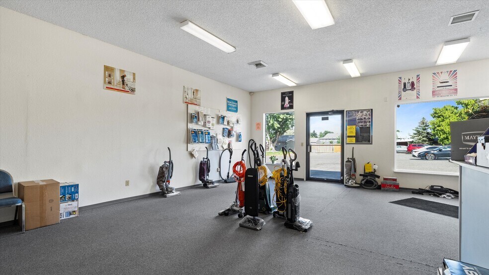 5804 W Clearwater Ave, Kennewick, WA à vendre - Photo du bâtiment - Image 2 de 22