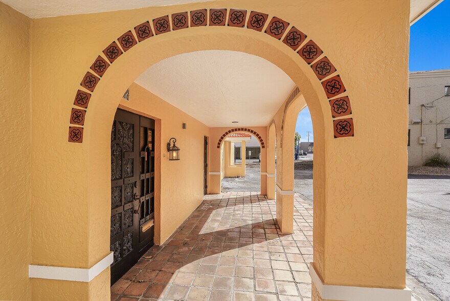 537 10th St W, Bradenton, FL à louer - Photo du bâtiment - Image 2 de 32