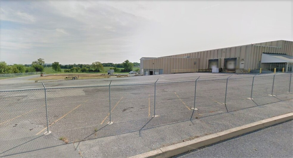 501 Alexander Dr, Ephrata, PA for lease - Building Photo - Image 1 of 1