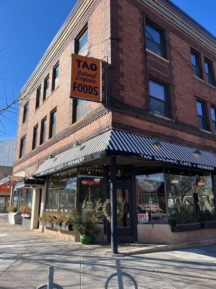 2200-2204 Hennepin Ave, Minneapolis, MN à vendre - Photo du bâtiment - Image 1 de 3