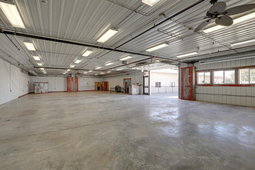 711 S Front St, Quincy, IL for lease - Interior Photo - Image 3 of 10