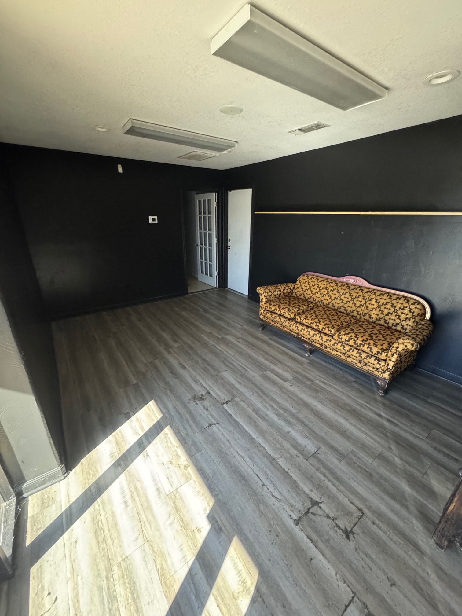 915 N Nolan River Rd, Cleburne, TX for lease Interior Photo- Image 1 of 19