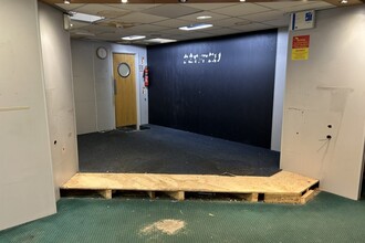 2-2A Meneage St, Helston for lease Interior Photo- Image 1 of 6