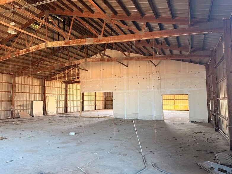 3600 Kennedy Rd, Okmulgee, OK for sale - Building Photo - Image 3 of 6