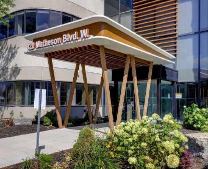 320 Matheson Blvd W, Mississauga, ON à louer Photo du bâtiment- Image 1 de 10