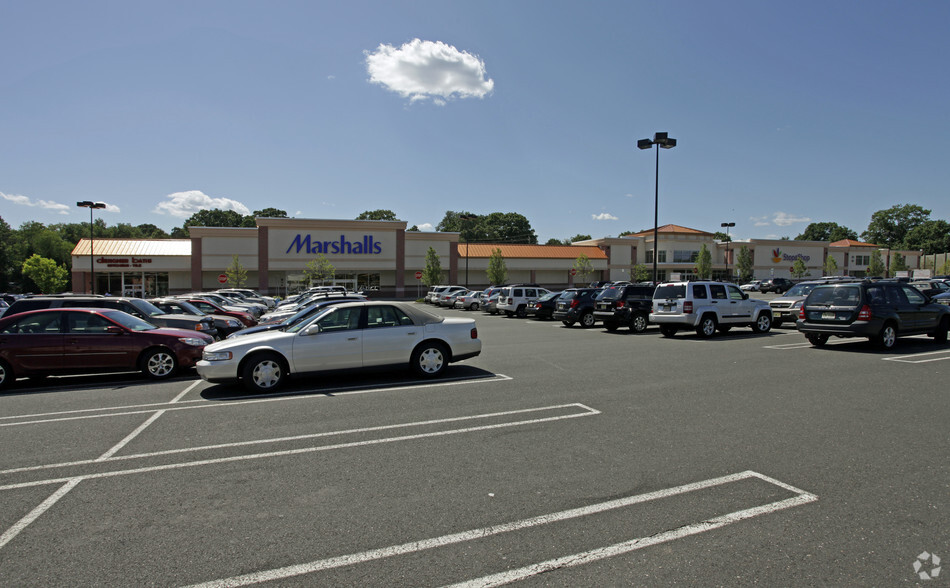 500-600 Kinderkamack Rd, Emerson, NJ for lease - Building Photo - Image 3 of 9