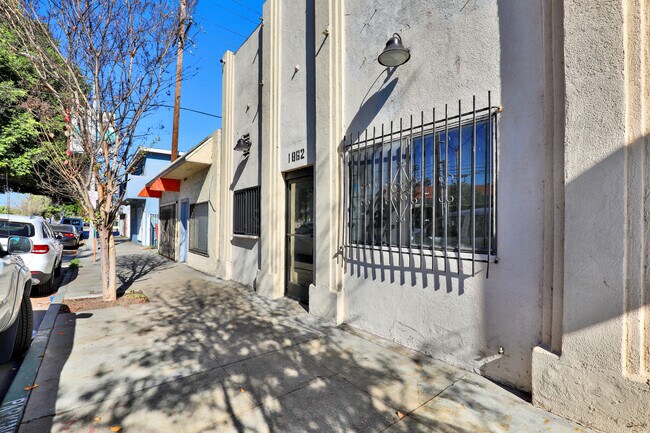 More details for 1862 Santa Fe Ave, Long Beach, CA - Retail for Lease