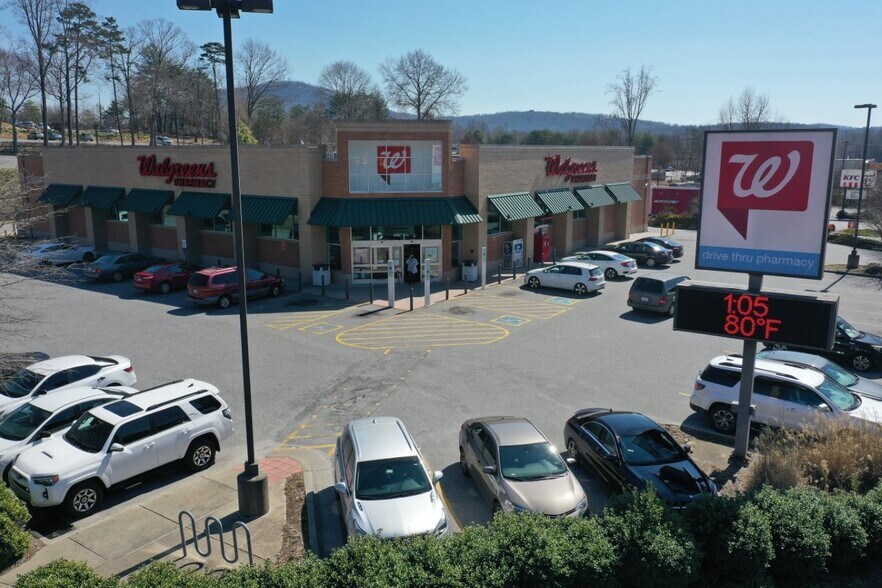 440 Blowing Rock Blvd, Lenoir, NC for sale - Primary Photo - Image 1 of 8