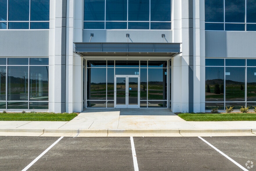 180 Joe Frank Harris Pky SE, Cartersville, GA à louer - Photo du bâtiment - Image 3 de 15