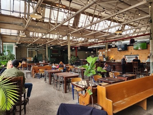 427-433 E Stewart St, Milwaukee, WI for lease - Building Photo - Image 3 of 8