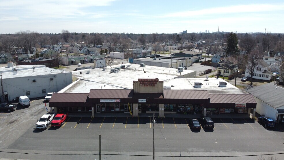 579 Stone Rd, Greece, NY à vendre - Photo du bâtiment - Image 3 de 8