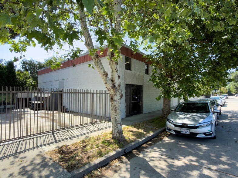 2860 Glenview Ave, Los Angeles, CA à vendre - Photo du bâtiment - Image 2 de 13