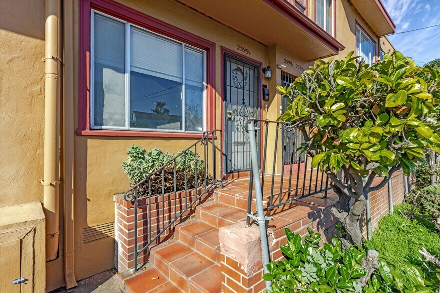 6033 Foothill Blvd, Oakland, CA à vendre - Photo du bâtiment - Image 2 de 20