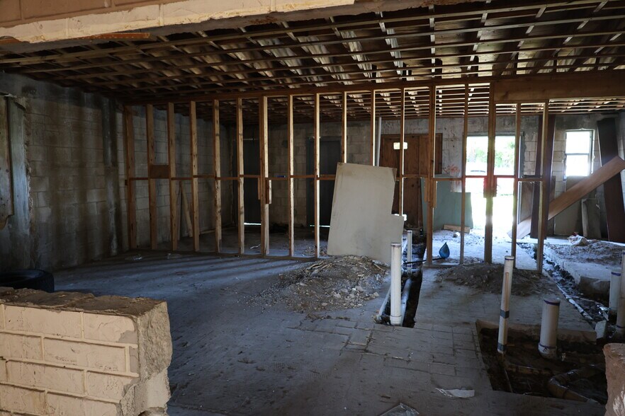 14100 W Dixie Hwy, Miami, FL à vendre - Photo du bâtiment - Image 3 de 15
