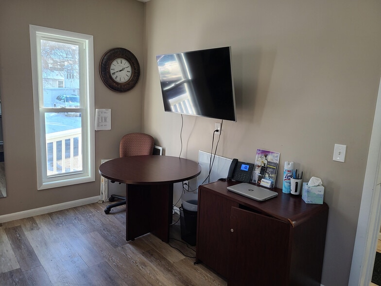 614 E Broadway St, Mount Pleasant, MI for lease - Interior Photo - Image 2 of 14