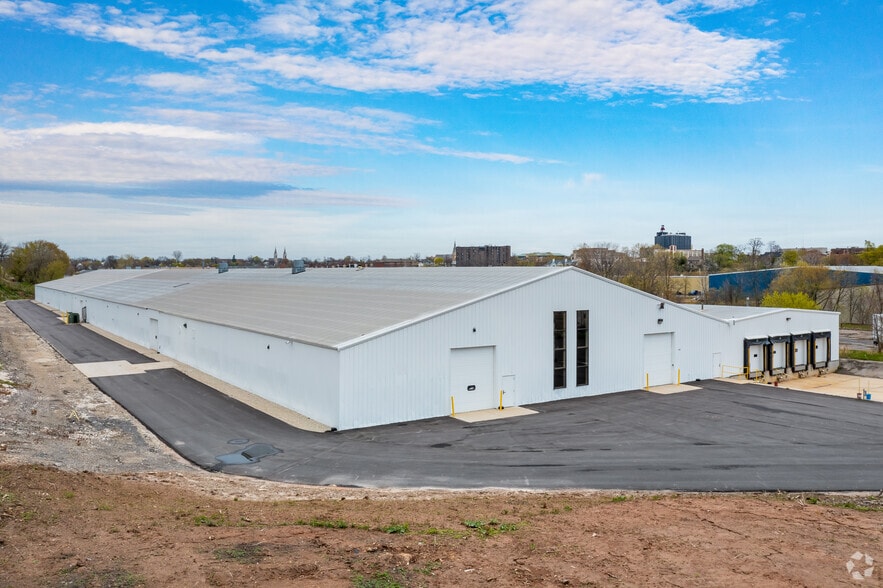 1213 Pennsylvania Ave, Sheboygan, WI for sale - Primary Photo - Image 1 of 7