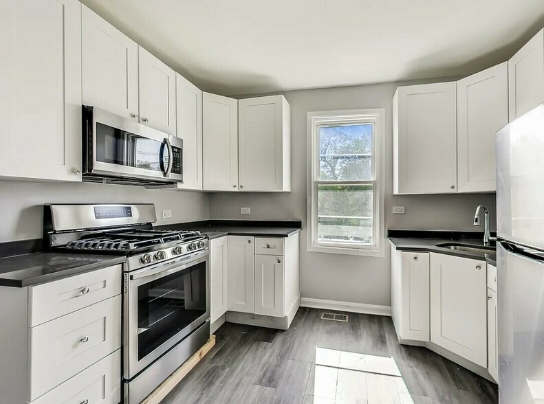 2438 W 25th St, Chicago, IL for sale - Building Photo - Image 3 of 7