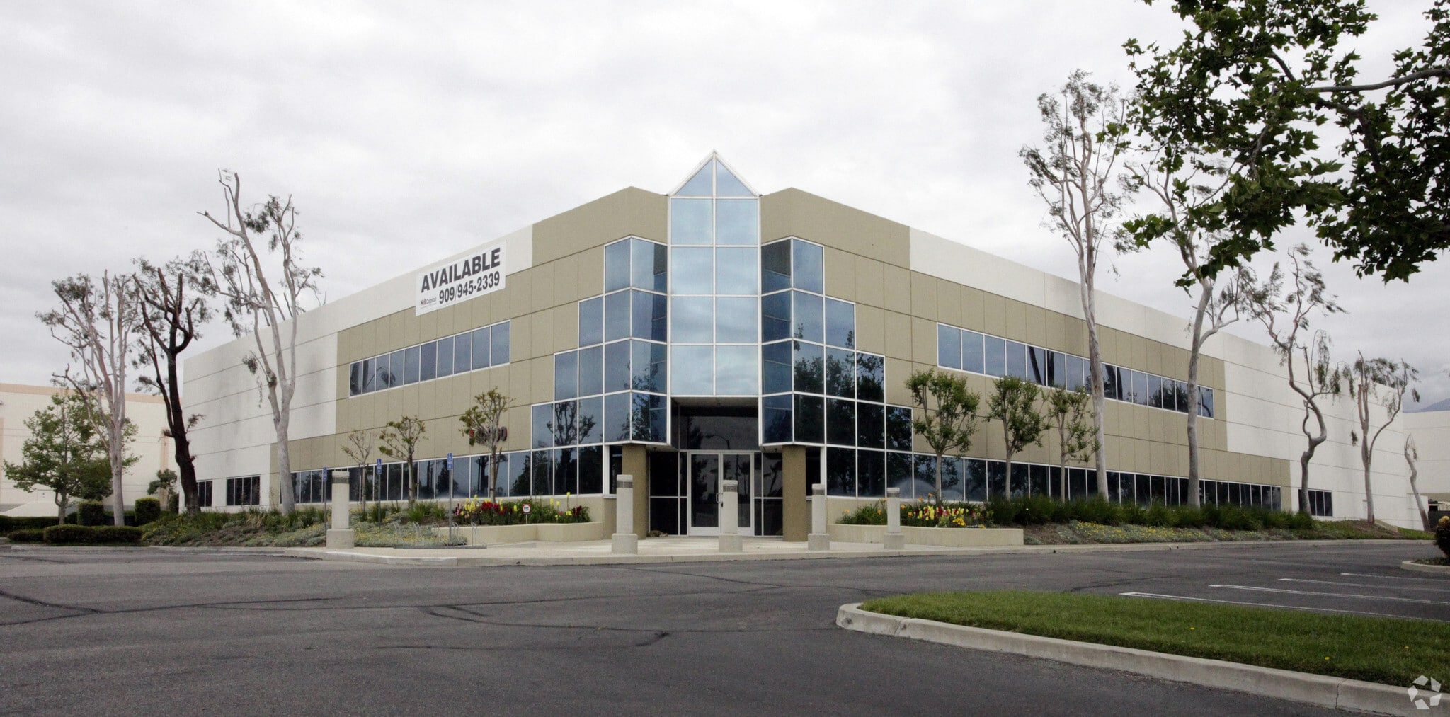 10860 6th St, Rancho Cucamonga, CA for lease Primary Photo- Image 1 of 21