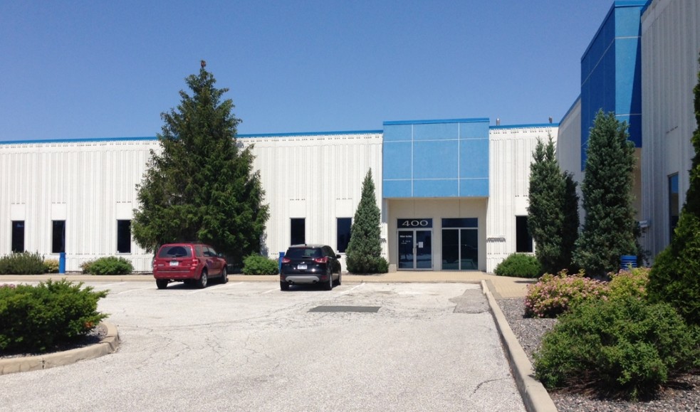 4525 Rhodes Dr, Windsor, ON for lease - Primary Photo - Image 1 of 3