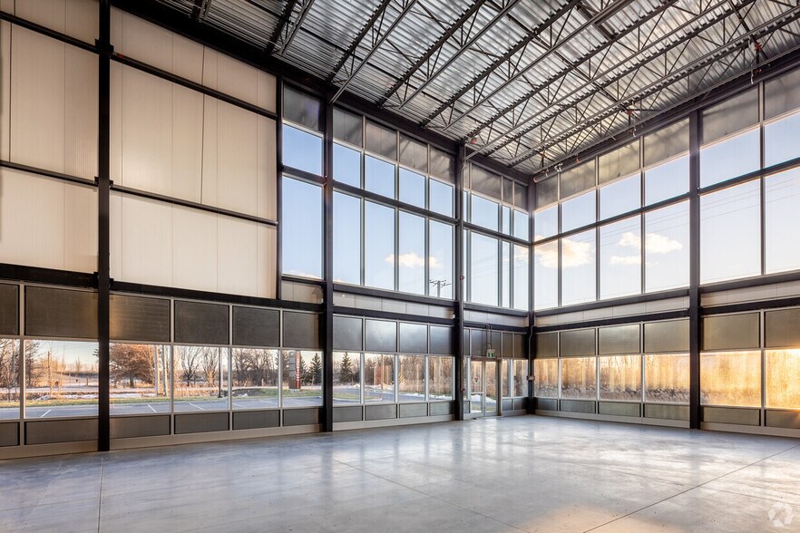 1075 Boul Bd Gérard-Cadieux, Salaberry-de-valleyfield, QC à vendre - Photo du bâtiment - Image 2 de 6