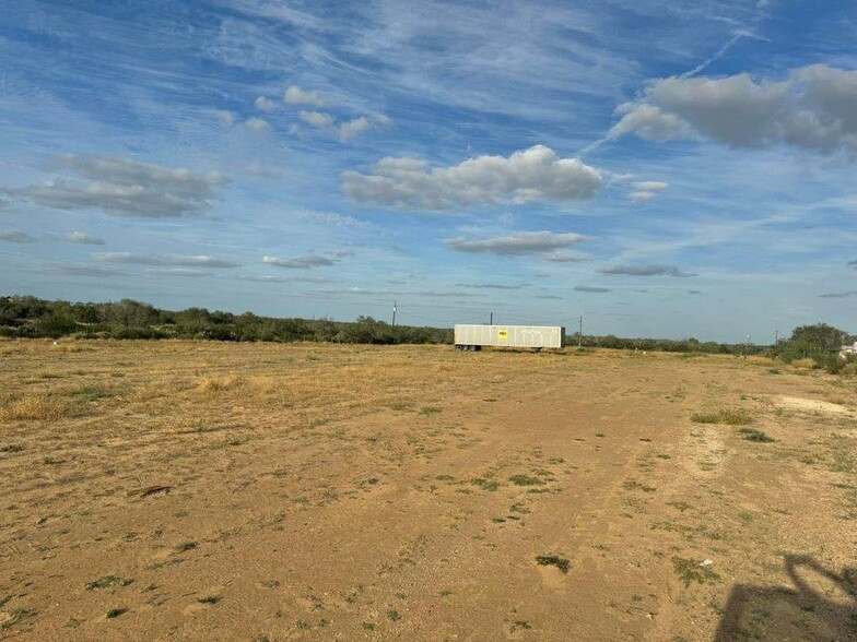 15967 US Highway 83 N, Laredo, TX for sale - Building Photo - Image 3 of 11