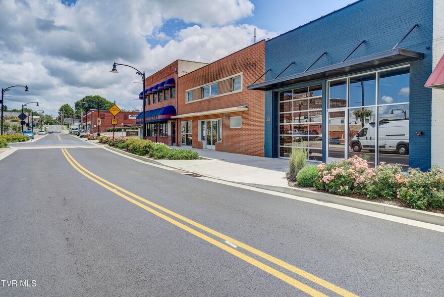 331 W Walnut St, Johnson City, TN for sale - Building Photo - Image 3 of 25
