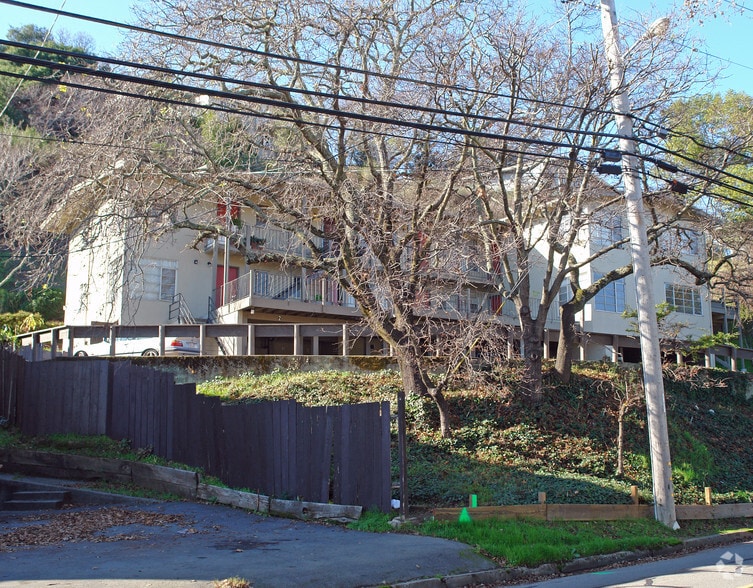 129 Woodland Ave, San Rafael, CA à vendre - Photo du bâtiment - Image 3 de 5