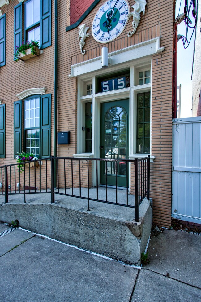 Plus de détails pour 515 Locust St, Columbia, PA - Commerce de détail à louer