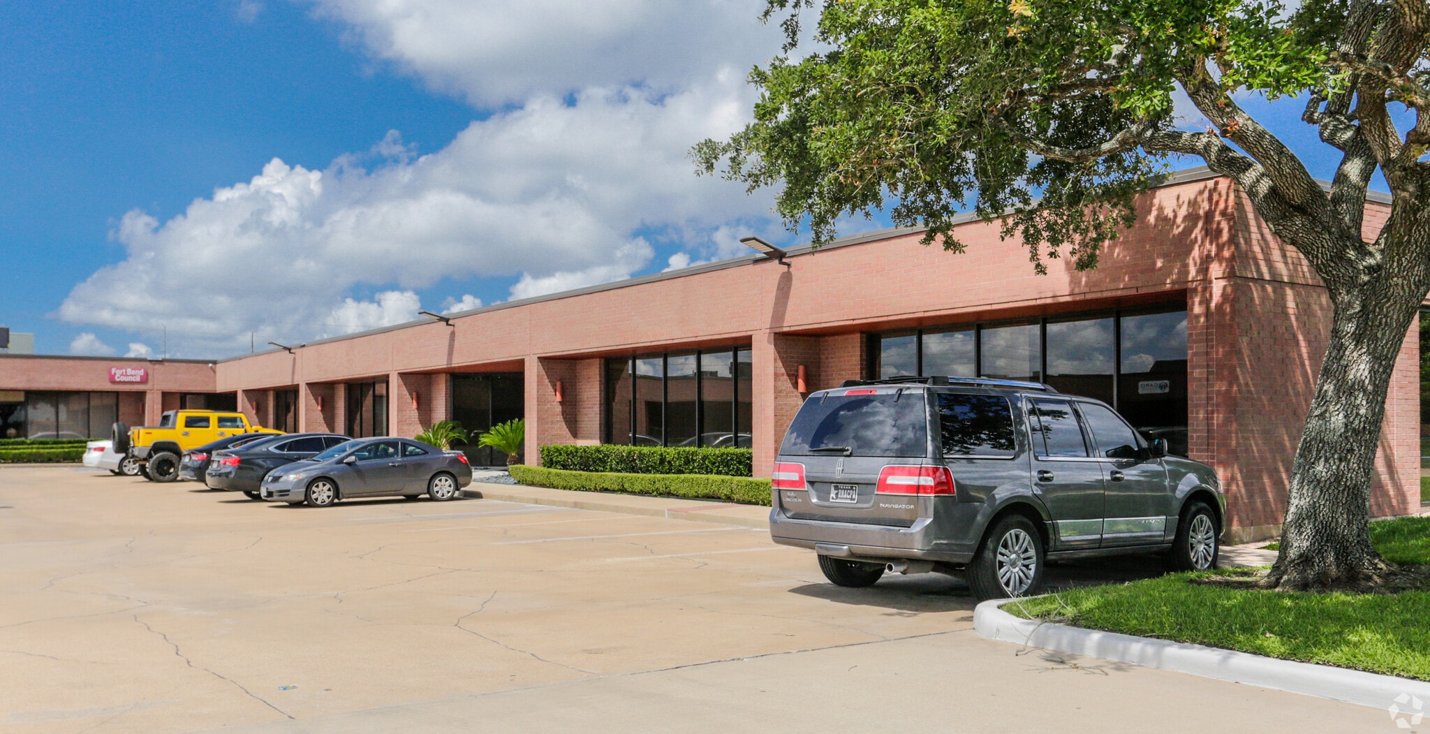 10435 Greenbough Dr, Stafford, TX for lease Primary Photo- Image 1 of 5