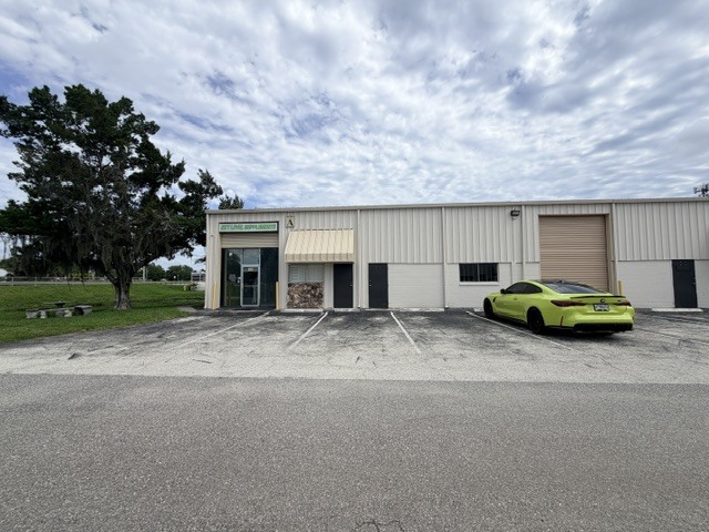 1725 S Nova Rd, Daytona Beach, FL 32119 - Unité A 6,7,8 - - Photo intérieure - Image 1 of 11