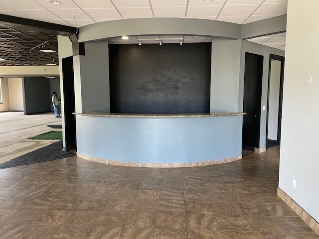 2021 N Casaloma Dr, Appleton, WI for lease - Building Photo - Image 2 of 5