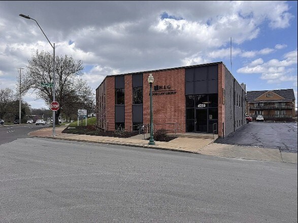 4233 Roanoke Rd, Kansas City, MO à louer - Photo du bâtiment - Image 1 de 15
