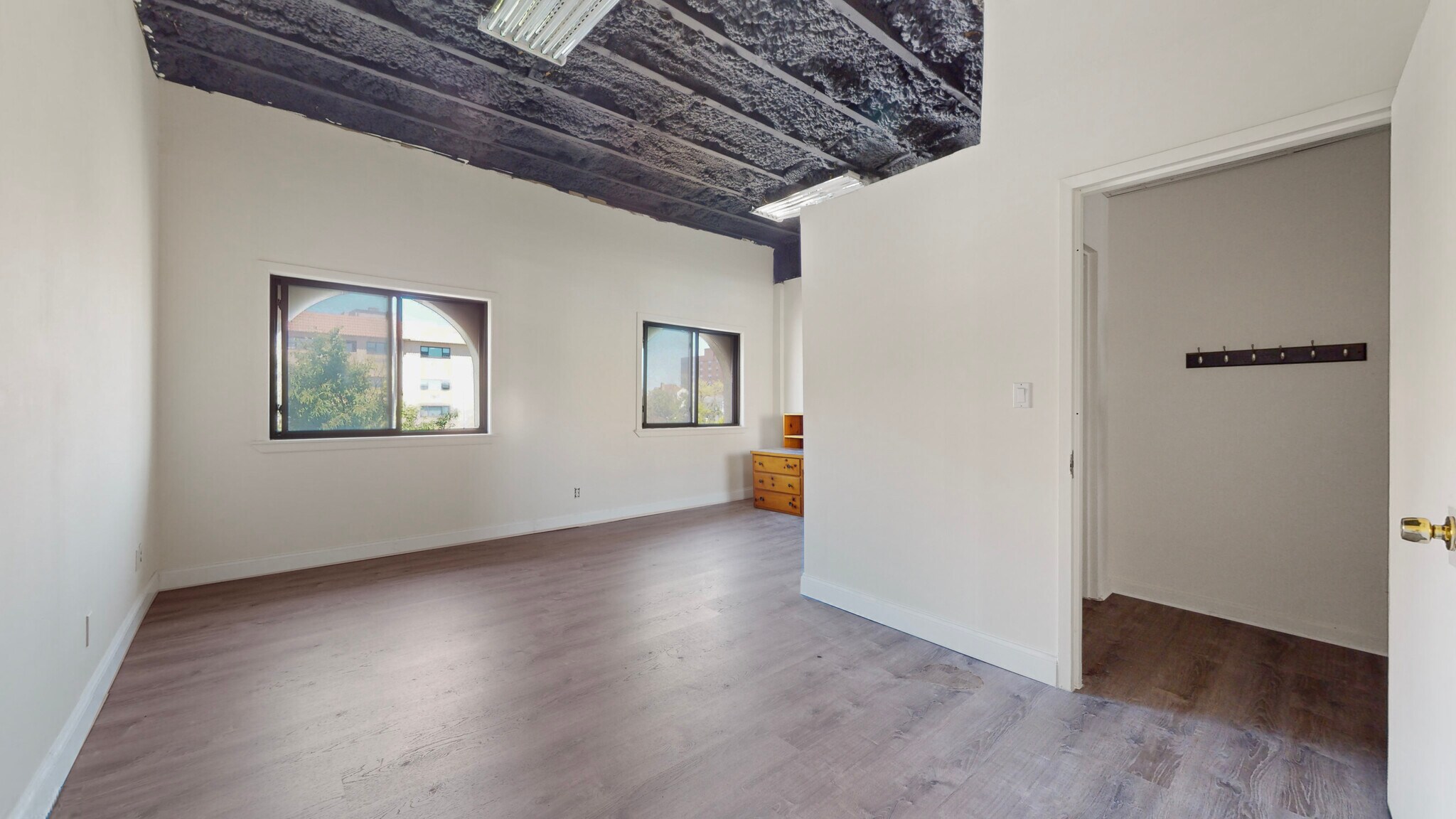 166 W Park Ave, Long Beach, NY for sale Interior Photo- Image 1 of 6