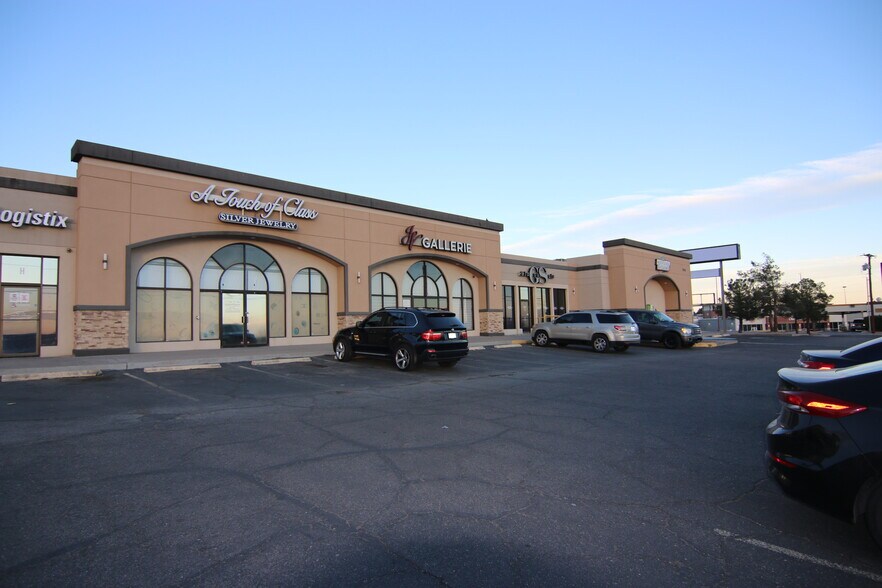 9515 Gateway Blvd W, El Paso, TX à louer - Photo du bâtiment - Image 3 de 16