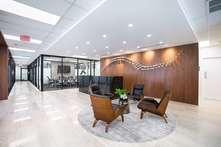 221 W Hallandale Beach Blvd, Hallandale Beach, FL for lease - Building Photo - Image 1 of 20