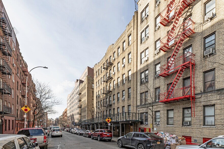 2095 Creston Ave, Bronx, NY for sale - Building Photo - Image 2 of 4