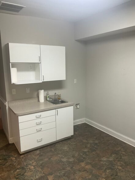 1015 Tyrone Rd, Tyrone, GA for lease - Building Photo - Image 3 of 11