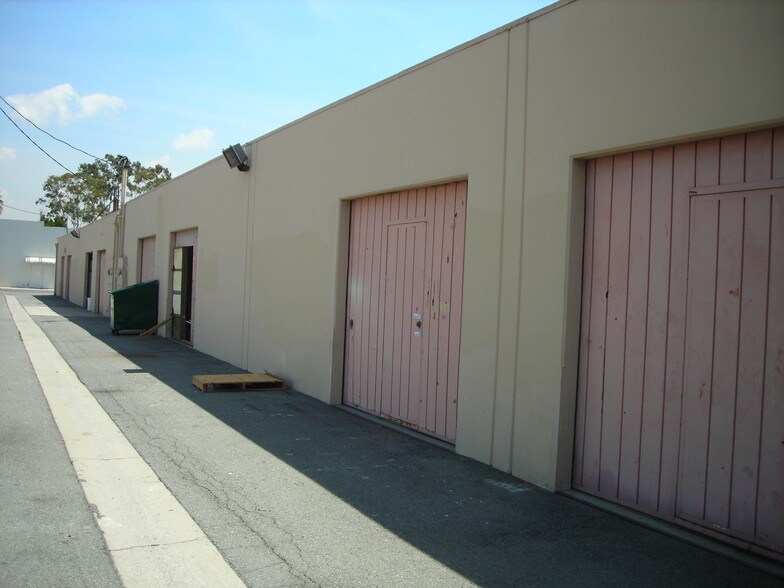 9102 Firestone Blvd, Downey, CA à louer - Photo du bâtiment - Image 3 de 5