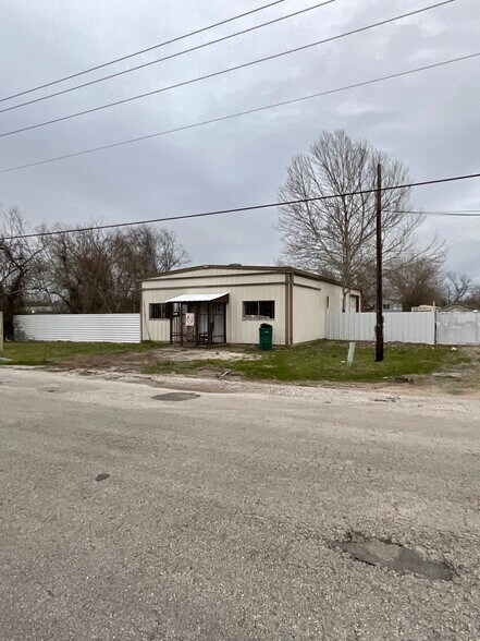 609 Oak St, La Marque, TX à vendre - Photo du bâtiment - Image 3 de 23