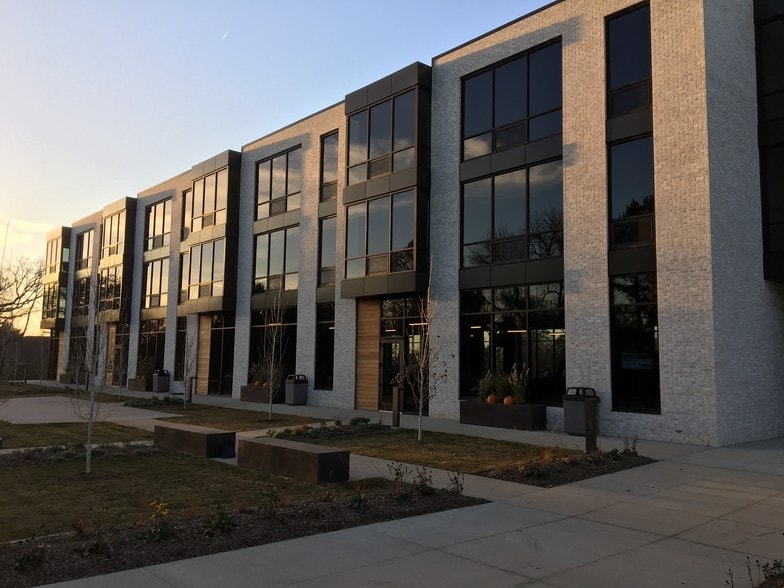 1300 Melrose Ave, Iowa City, IA for sale - Building Photo - Image 3 of 3