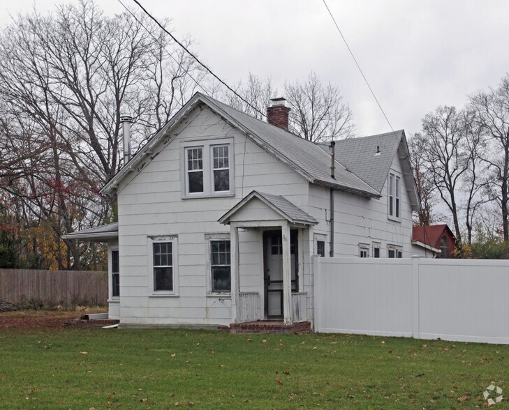 549 N Country Rd, Saint James, NY à vendre - Photo du bâtiment - Image 2 de 2