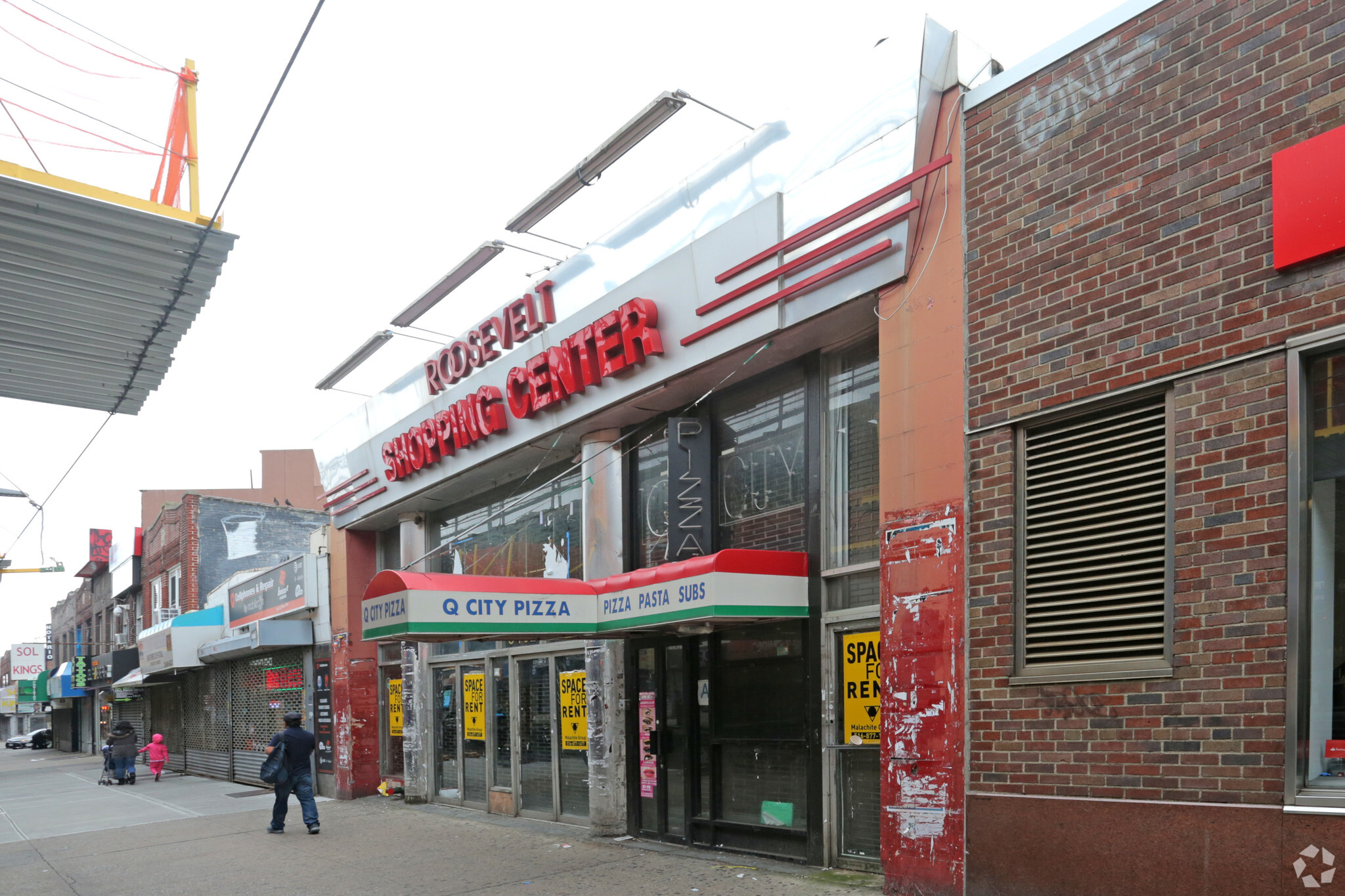 8402 Roosevelt Ave, Jackson Heights, NY à louer Photo du bâtiment- Image 1 de 8